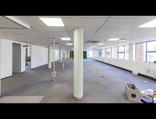 665M² OFFICE TO LET IN FERNDALE